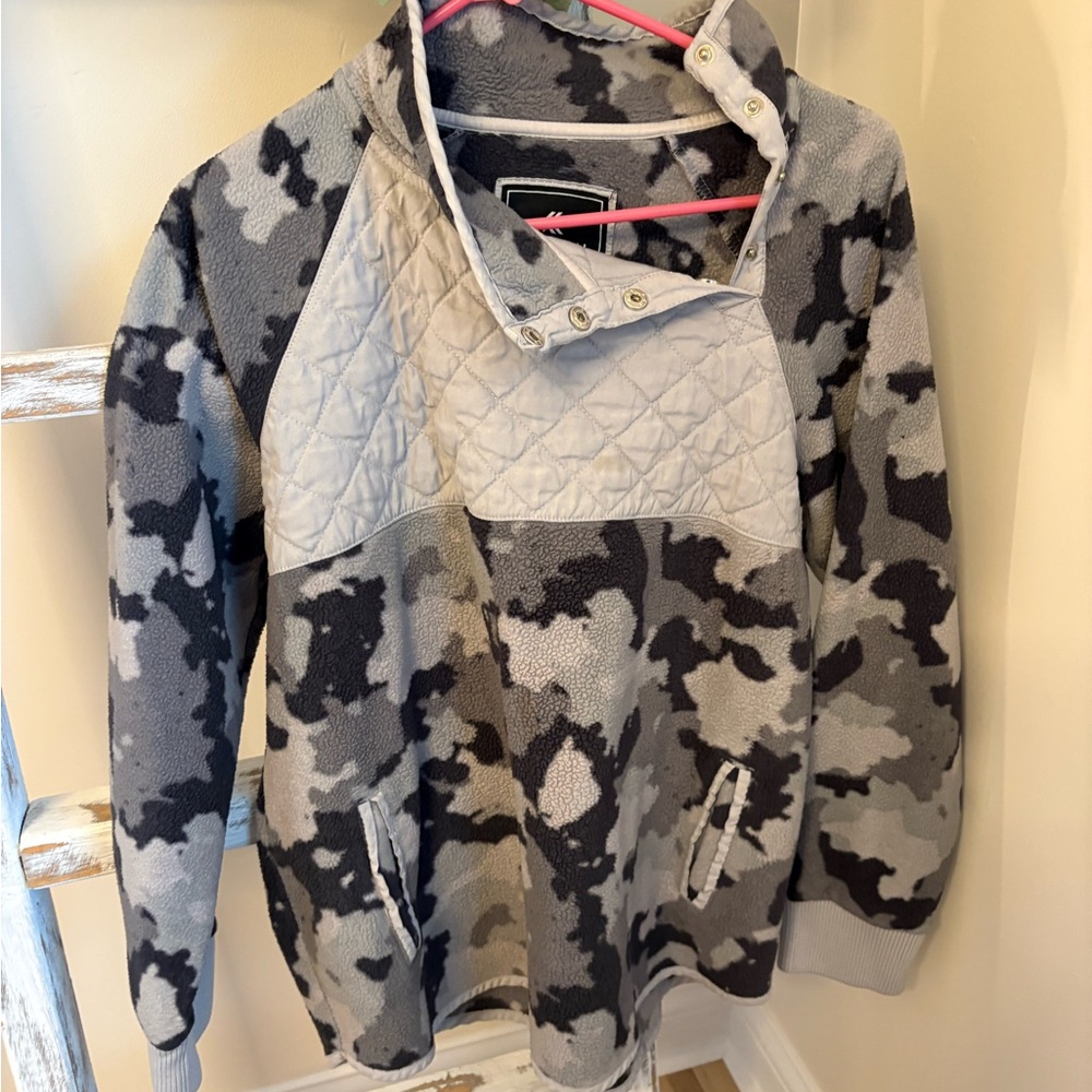 Kyodan Gray and Black Camouflage Fleece Pullover